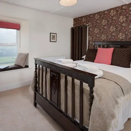 Stunning 8 Beds Country Retreat Nr Richmond