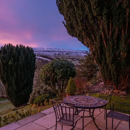 Stunning 8 Beds Country Retreat Nr Richmond *